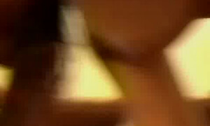 18-ти летняя девушка первый раз трахается втроем